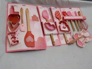 lot 197 image: CWC Baking Sets...