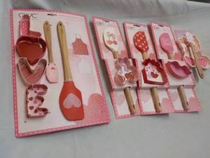 lot 200 image: CWC Baking Sets...