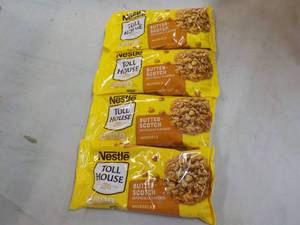 lot 259 image: Kinder box of 30 Bueno White Chocol...
