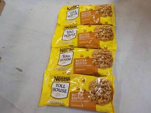 lot 255 image: 4 ct Nestles 11 oz bags Toll House...