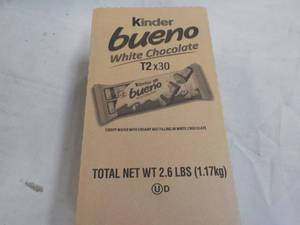 lot 262 image: Kinder box of 30 Bueno White Chocol...