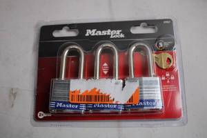 lot 110 image: Pack of 3 Master Lock Padlocks with Keyed Alike Keys