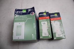 lot 152 image: Leviton Decora Set Wallplate 10-Pack and Two 3-Way Switches
