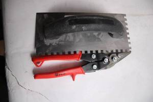 lot 204 image: Anvil Square Notched Trowel and Wiss Metal Snips