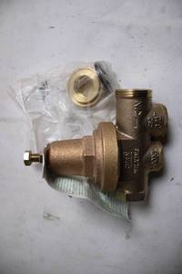 lot 206 image: Zurn Wilkins 500XL Pressure Reducing Valve 34
