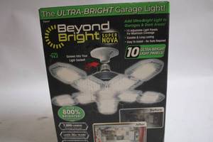 lot 229 image: Beyond Bright Super Nova Garage Light with 10 Ultra-Bright Panels