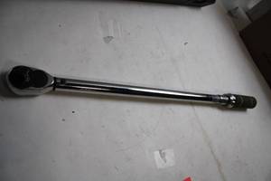 lot 310 image: Husky Torque Wrench 12 inch Drive