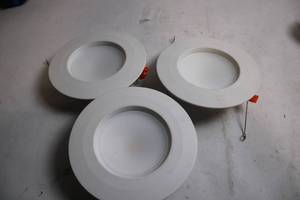lot 323 image: Set of 3 White Recessed LED Ceiling Light Trims