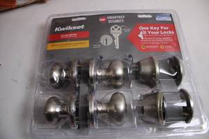 lot 346 image: Kwikset SmartKey Security Keyed Entry Single Cylinder Deadbolt Combo Pack