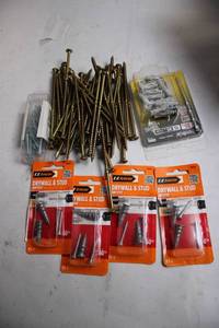 lot 365 image: Assorted Anchors and Screws Set for Drywall and Stud