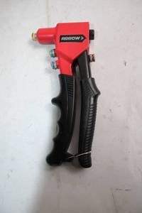 lot 384 image: Arrow Hand Riveter with Ergonomic Grip