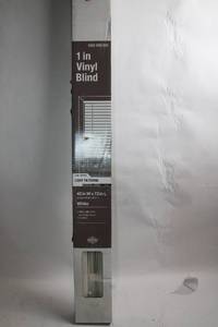 lot 406 image: 1 in Vinyl Blind Light Filtering 42 in W x 72 in L