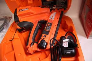 lot A-425 image: Paslode Cordless XP Pro 30° Framing Nailer Kit