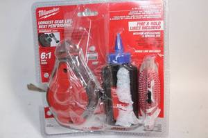 lot 451 image: Milwaukee Chalk Reel Kit with 61 Gear Ratio and Blue Chalk Refill