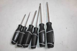 lot 469 image: Set of 5 Husky Screwdrivers with Ergonomic Grip