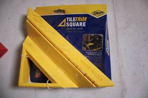 lot 498 image: QEP TileTrim Miter Square Tool with 45° Angle Guide
