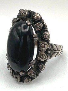 lot 26 image: Vintage Sterling Silver and Black Onyx Oval Ring with 9 Stones (6.5 grams total weight)
