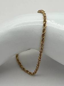 lot 31 image: 8 14K Yellow Gold Bracelet (4 grams)
