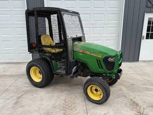 JOHN DEERE 2320 COMPACT UTILITY TRACTOR
