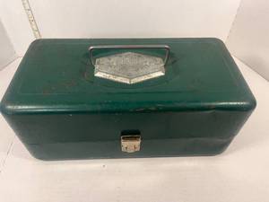 lot 30 image: Vintage Victor Tackle box with Tackle