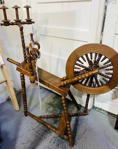 lot 55 image: Vintage Spinning Wheel. Amazing Condition