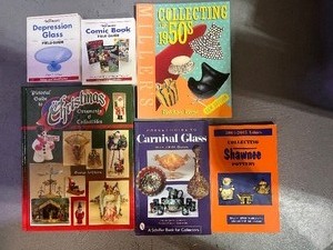 lot 57 image: Set of Reference Books Antiques and Collectibles