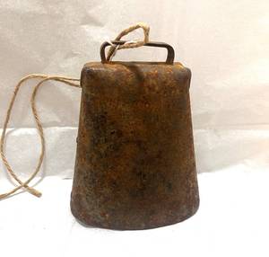 lot 101 image: Old Rusty Cow Bell