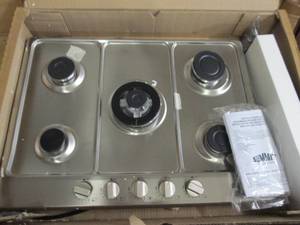 lot 40 image: summit built in gas stove looks new...