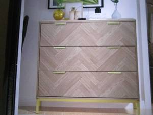 lot 48 image: ammytek moderen 3 drawer chest draw...