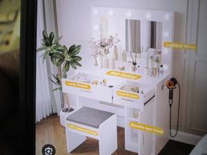 lot 72 image: viaozutis vanity...