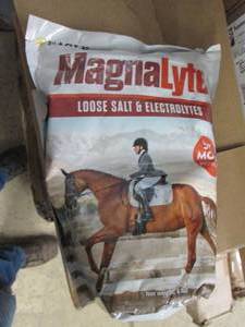 lot 83 image: 6lbs of magnalyte for horses...