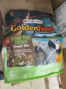 lot 84 image: 2lbs of parrot and macaw golden fea...