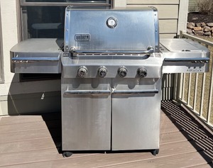 lot 32 image: Stainless Steel Weber Summit Gas Grill with Cover