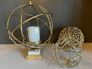 lot 38 image: Decorative Gold Spheres with Candle Holder Centerpiece Set  Bonus Sphere