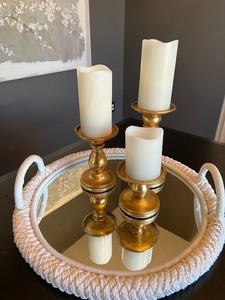 lot 42 image: Rustic Decorative LED Candle Set with Woven Handle Mirror Tray