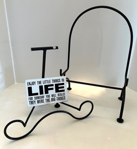 lot 49 image: Set of Black Metal Display Easels with Inspirational Plaque
