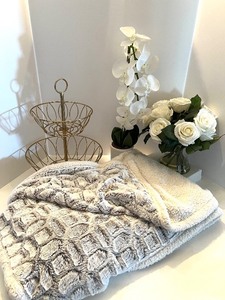 lot 54 image: Faux Fur Blanket Throw with Decoration Items