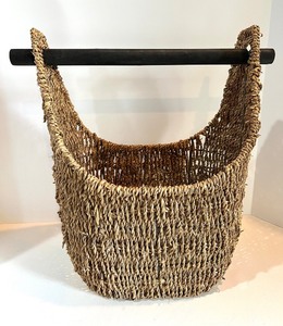 lot 89 image: Handwoven Thirty-One Wicker Basket with Black Wooden Handle
