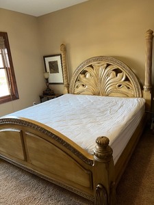 lot 100 image: Collezione Europa King Size Bed Frame with Sleep Number Mattress