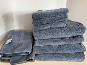 lot 116 image: Set of 9 Frontgate 100% Turkish Cotton Towels and Bath Mats