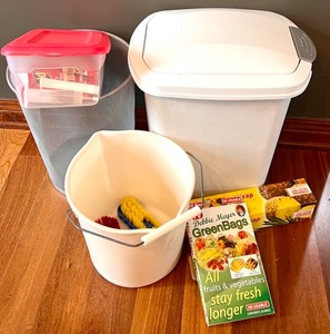 lot 95 image: Assorted Household Storage and Cleaning Items