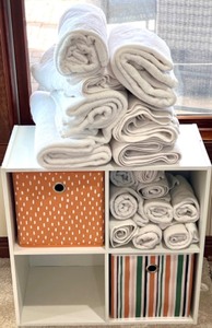 lot 128 image: Collection of White Cotton Towels with 4-Cube Storage Organizer with Fabric Bins