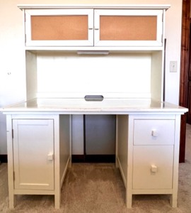 lot 302 image: Rustic White Wooden Desk with Hutch and Corkboard Panels