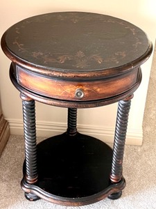 lot 321 image: Antique-Style Round Wood Side Table with Decorative Top