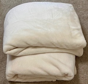 lot 331 image: Threshold Plush White Throw Blankets (2)