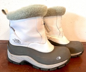 lot 414 image: Womens The North Face Winter Boots - White Leather, Size 9