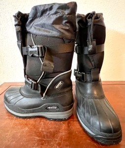 lot 417 image: Baffin Impact Womens Snow Boots, Size 9 US (EUR 39)