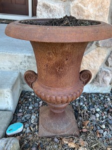lot 426 image: Antique-Style Metal Garden Urn Planter