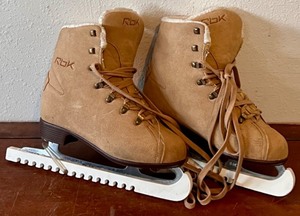 lot 433 image: RBK Womens Size 8.5 Ice Skates with Warm Lining