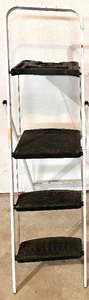 lot 446 image: Used 4-Step Folding Ladder with Black Tread Steps